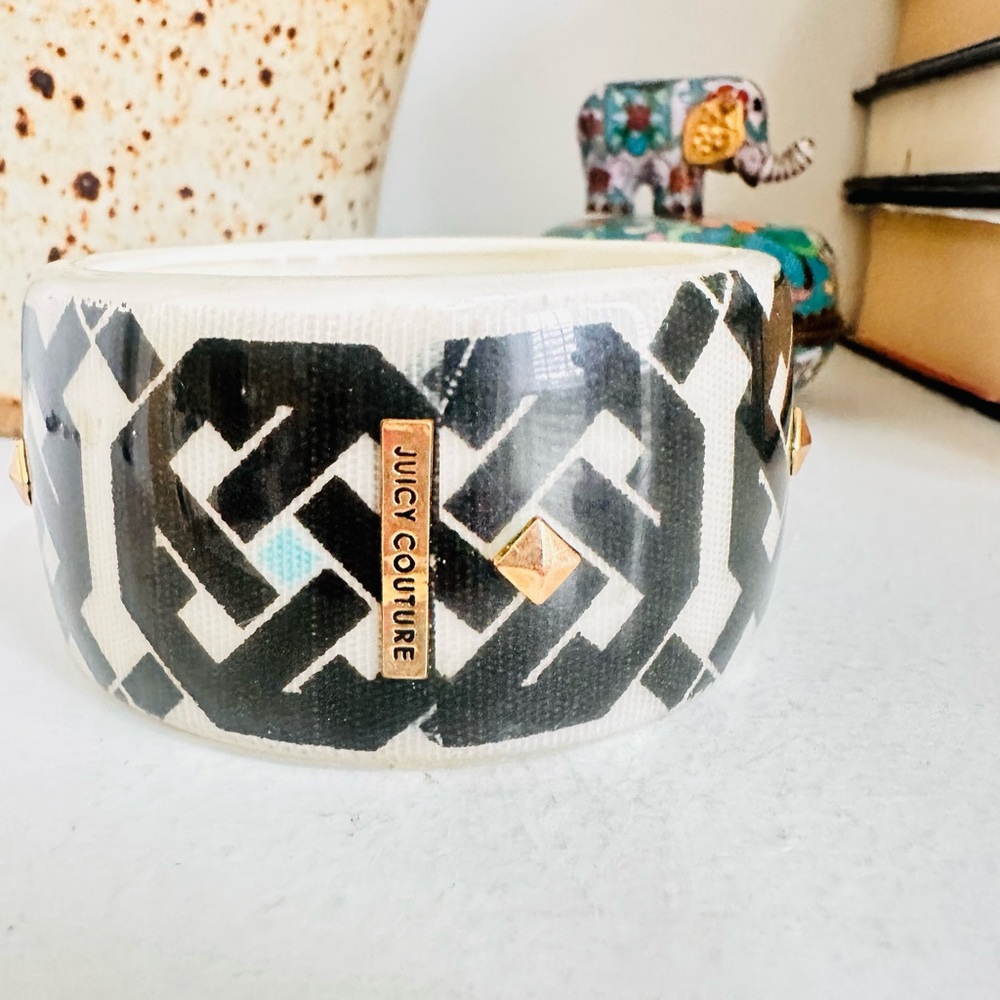 Juicy Couture Black and White Geometric Bangle
